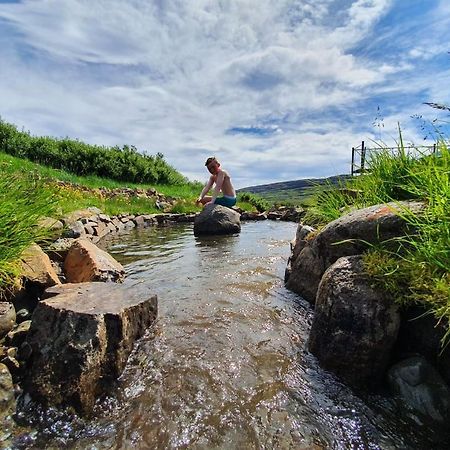 Hotel Laugarholl With Natural Hot Spring ホールマビーク エクステリア 写真