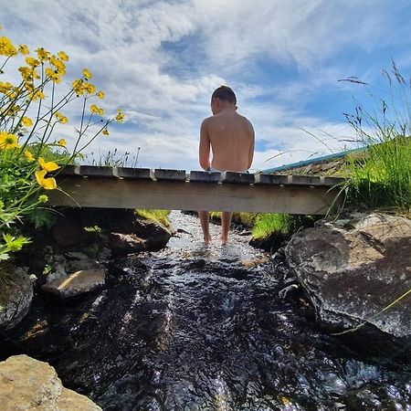 Hotel Laugarholl With Natural Hot Spring ホールマビーク エクステリア 写真