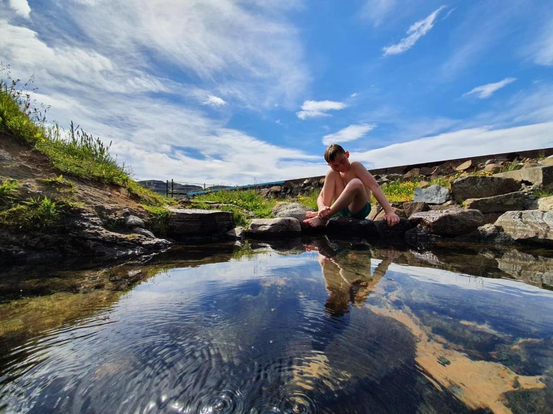 Hotel Laugarholl With Natural Hot Spring ホールマビーク エクステリア 写真