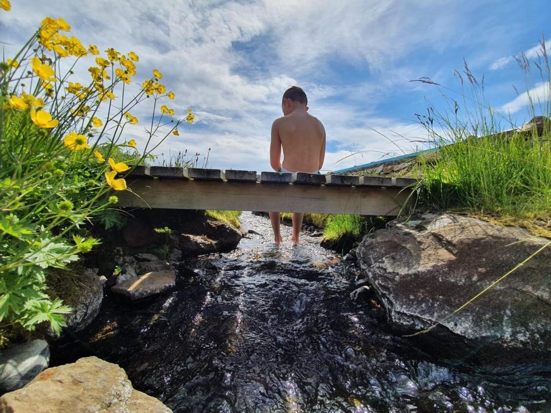 Hotel Laugarholl With Natural Hot Spring ホールマビーク エクステリア 写真